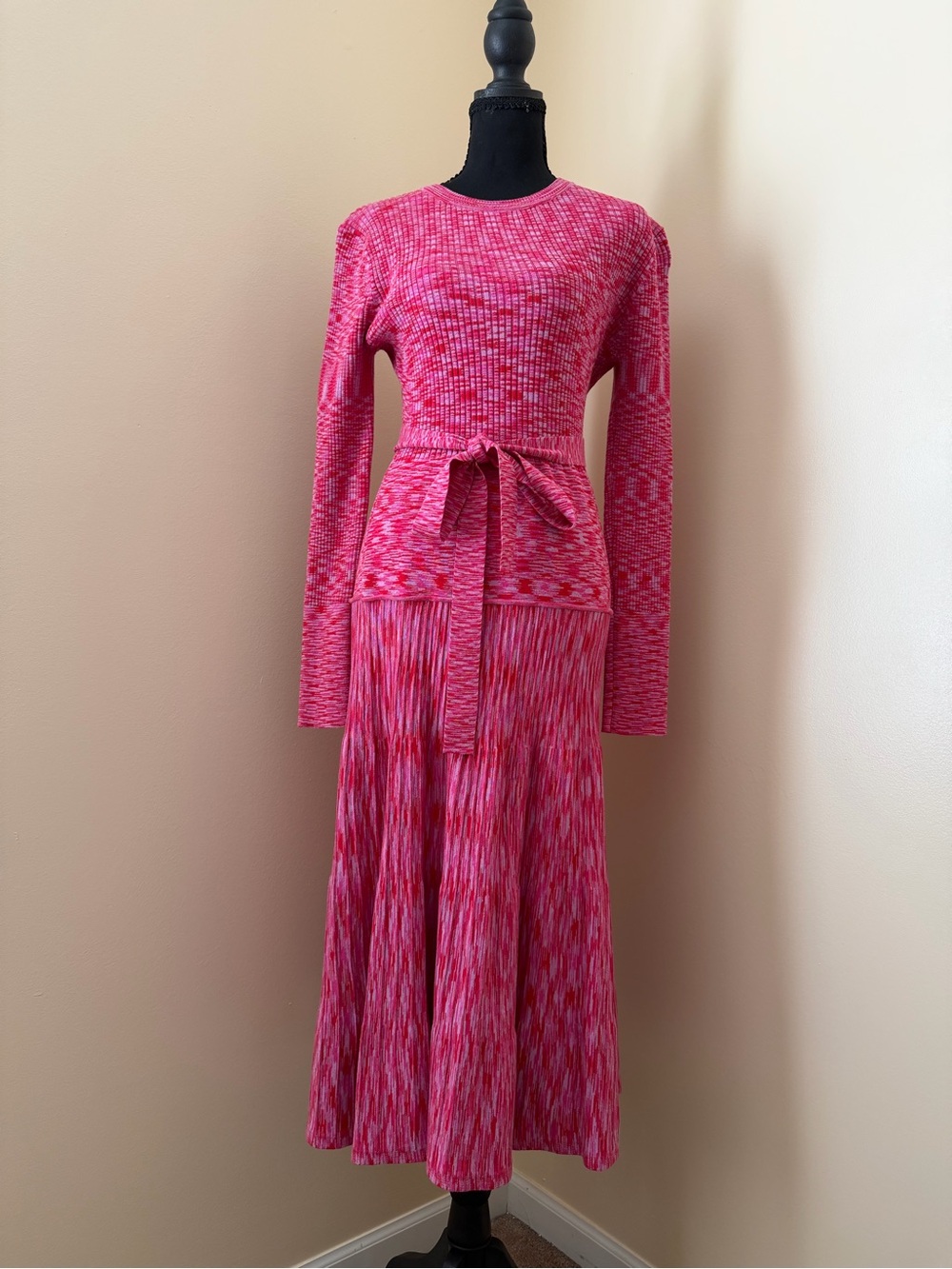Ladies Scoop Long Sleeve Tie-Waist Maxi Dress in Bright Pink. Size large 12-14